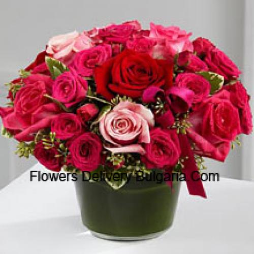 Roter und Pinker Korb mit 25 Rosen